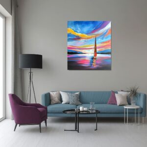 Kolorowy obraz przedstawiający żaglówkę płynącą po spokojnej wodzie o zachodzie słońca, z dynamicznym niebem w intensywnych odcieniach niebieskiego, różowego, żółtego i pomarańczowego.