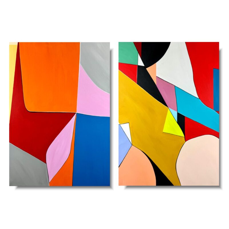 Nowoczesny obraz abstrakcyjny dyptyk z geometrycznymi i organicznymi kształtami w intensywnych kolorach – czerwieni, pomarańczu, błękicie, żółci i czerni, na jasnym tle.
