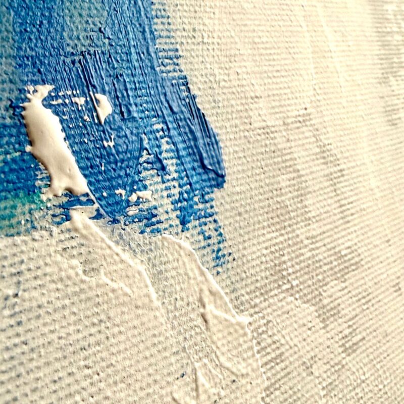 Złote akcenty i struktura farby – nowoczesny portret kobiety na płótnie