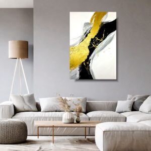 Złoty obraz abstrakcyjny w eleganckim salonie